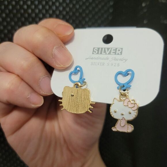 2/$20 Brand New Hello Kitty S925 Silver Earrings - Picture 3 of 4